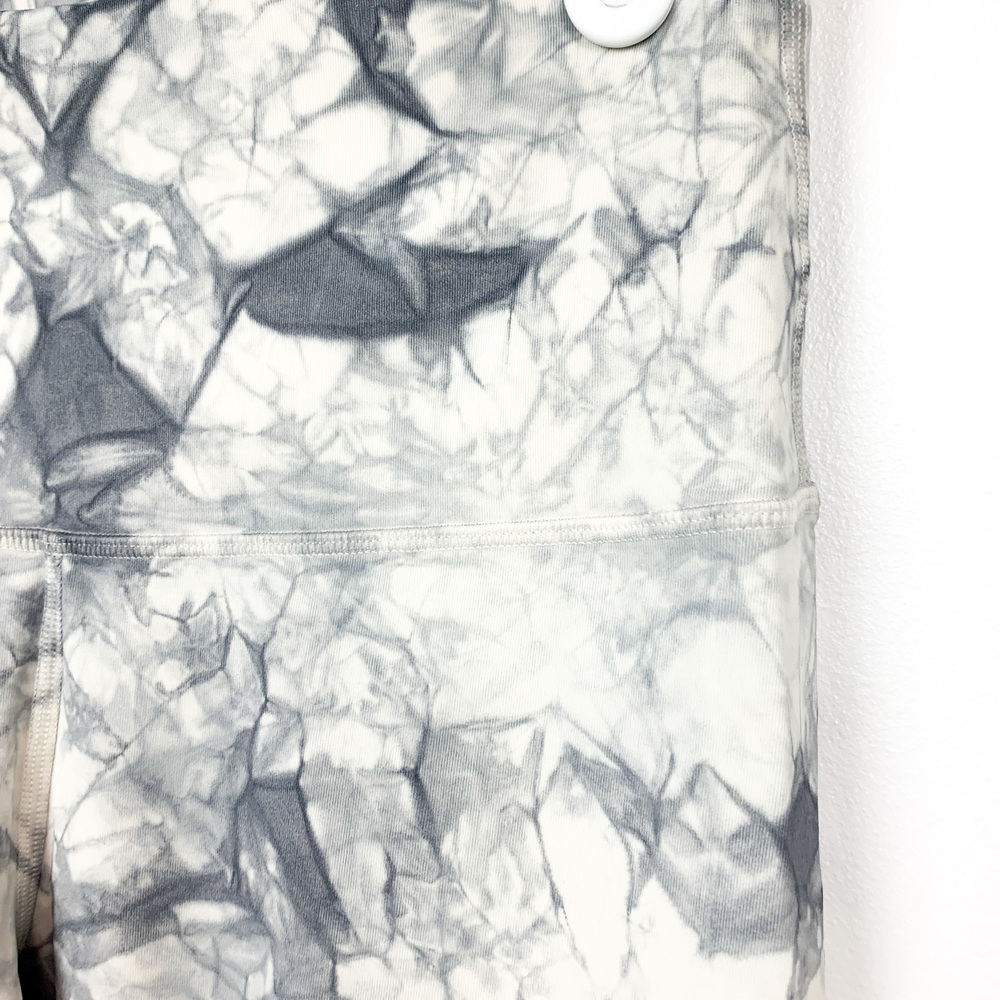 Lululemon Grey & White Marble Pattern Athletic Leggings - Picture 6 of 12